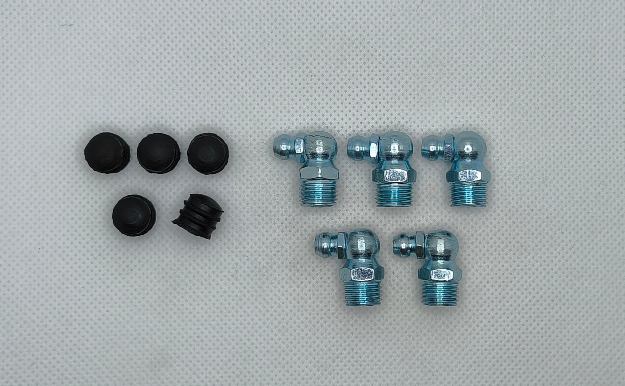 Комплект угловых пресс-масленок М10х1 90 градусов с защитным колпачком 10 шт Комплект угловых пресс-масленок М10х1 90 градусов с защитным колпачком 10 шт